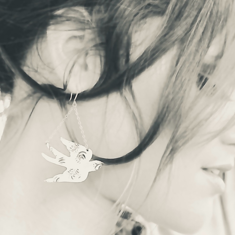 Split Tail Swallow~ Lacey Leaf Garden Flying Bird Avian Nature Chandelier Dangle - Picture 15 of 16